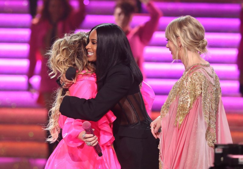 Taylor Swift at 2019 American Music Awards — photo 592