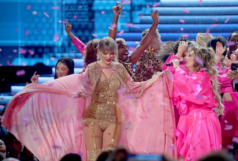 Taylor Swift at 2019 American Music Awards — photo 595