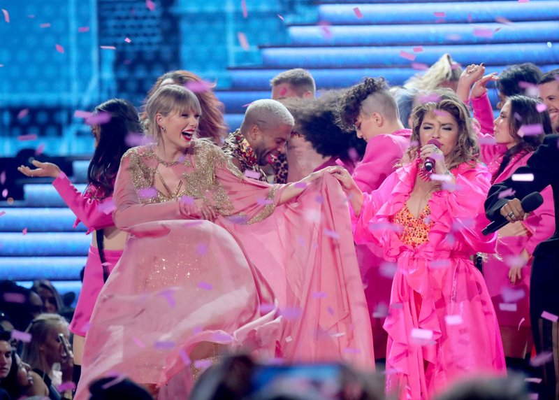 Taylor Swift at 2019 American Music Awards — photo 596