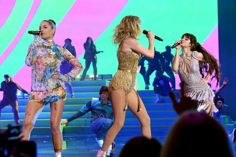 Taylor Swift at 2019 American Music Awards — photo 606