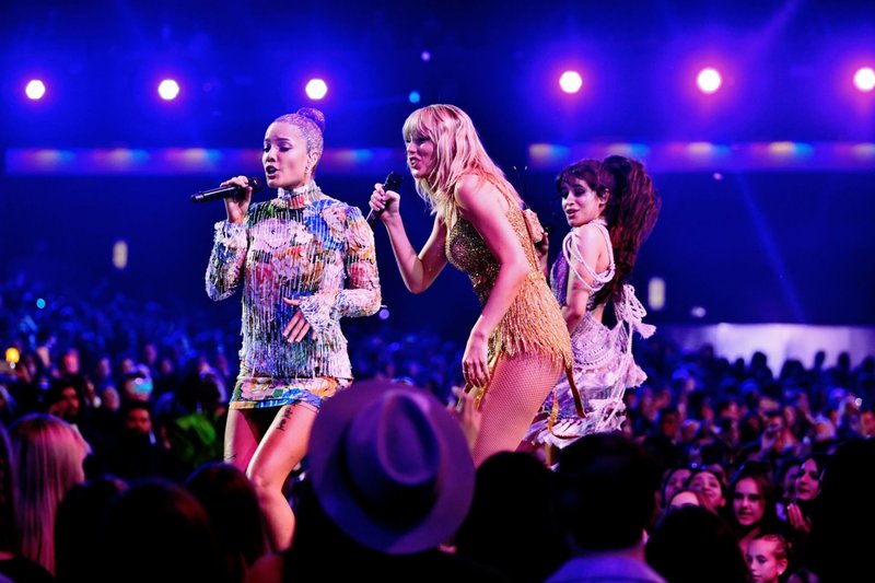 Taylor Swift at 2019 American Music Awards — photo 607