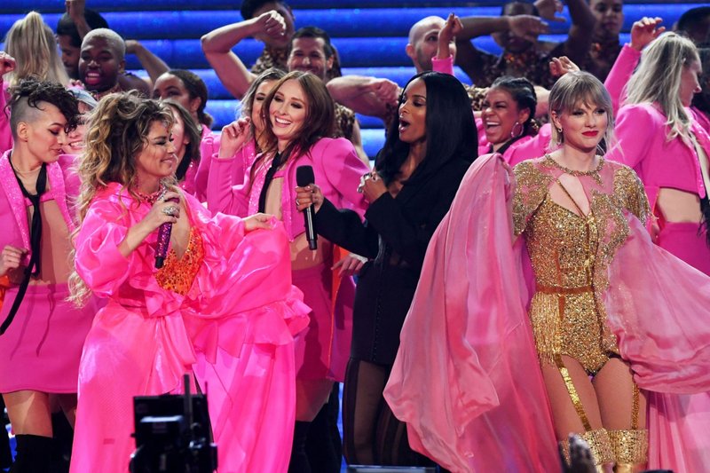 Taylor Swift at 2019 American Music Awards — photo 610