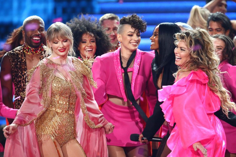 Taylor Swift at 2019 American Music Awards — photo 631
