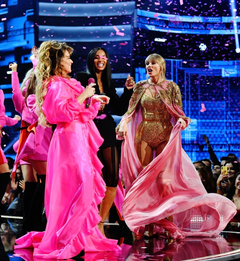 Taylor Swift at 2019 American Music Awards — photo 643