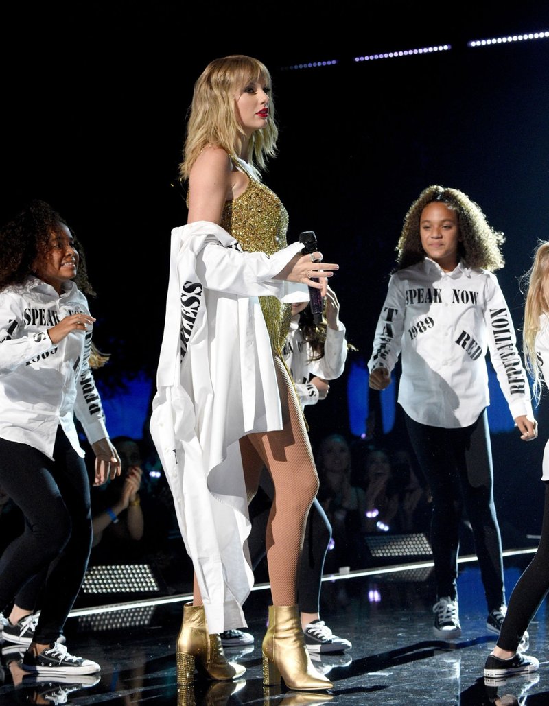 Taylor Swift at 2019 American Music Awards — photo 649