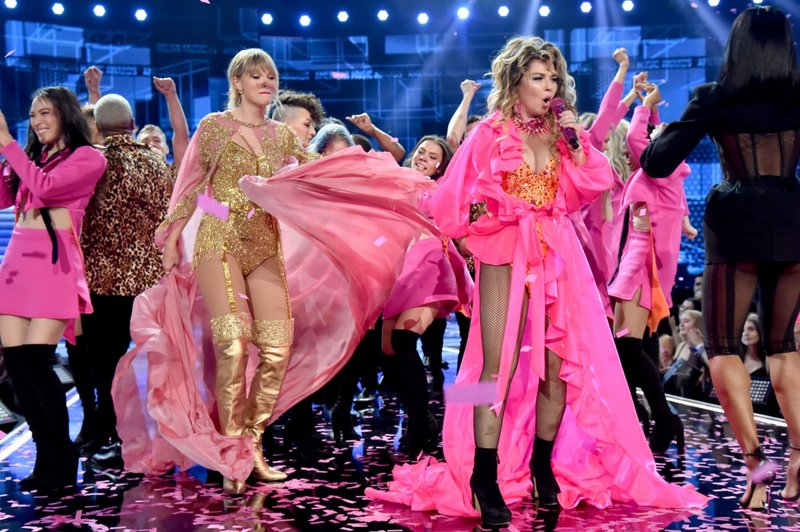 Taylor Swift at 2019 American Music Awards — photo 671