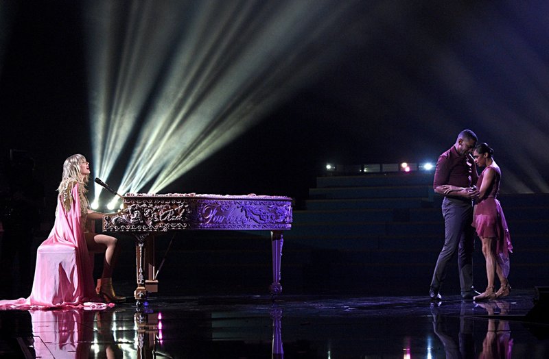 Taylor Swift at 2019 American Music Awards — photo 683