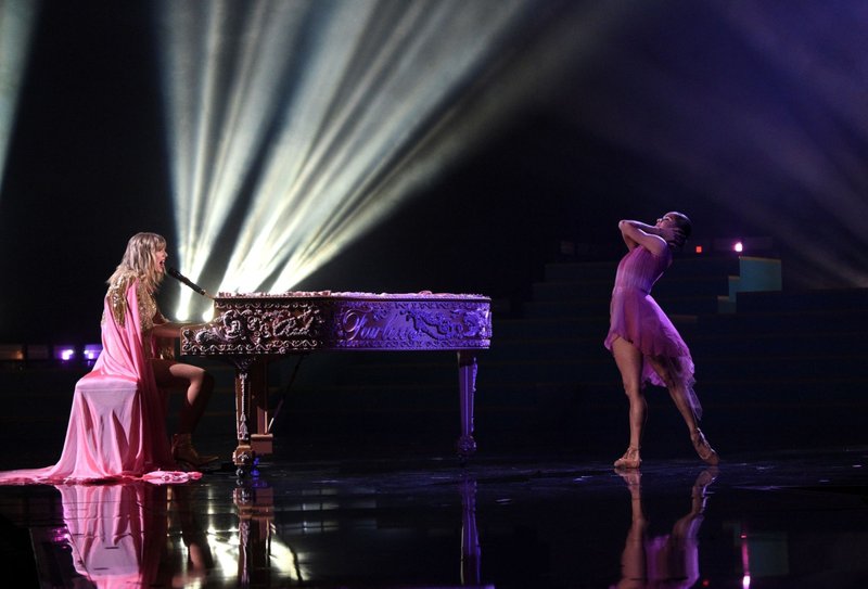 Taylor Swift at 2019 American Music Awards — photo 685