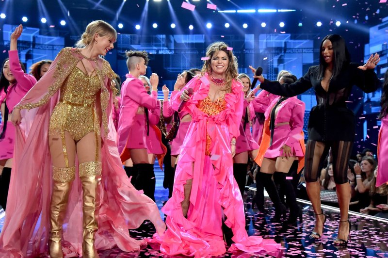 Taylor Swift at 2019 American Music Awards — photo 687