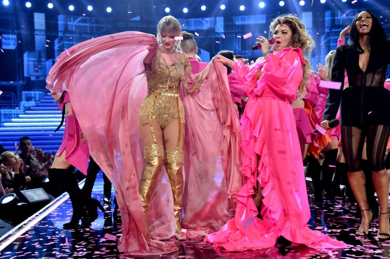 Taylor Swift at 2019 American Music Awards — photo 691