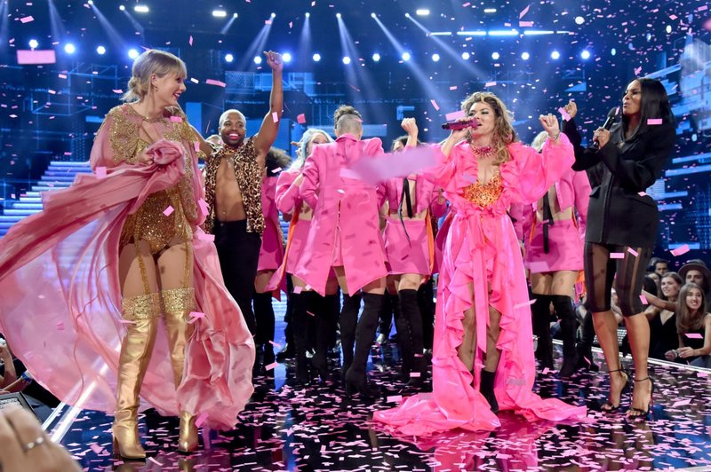 Taylor Swift at 2019 American Music Awards — photo 692