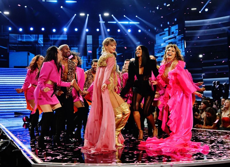 Taylor Swift at 2019 American Music Awards — photo 708