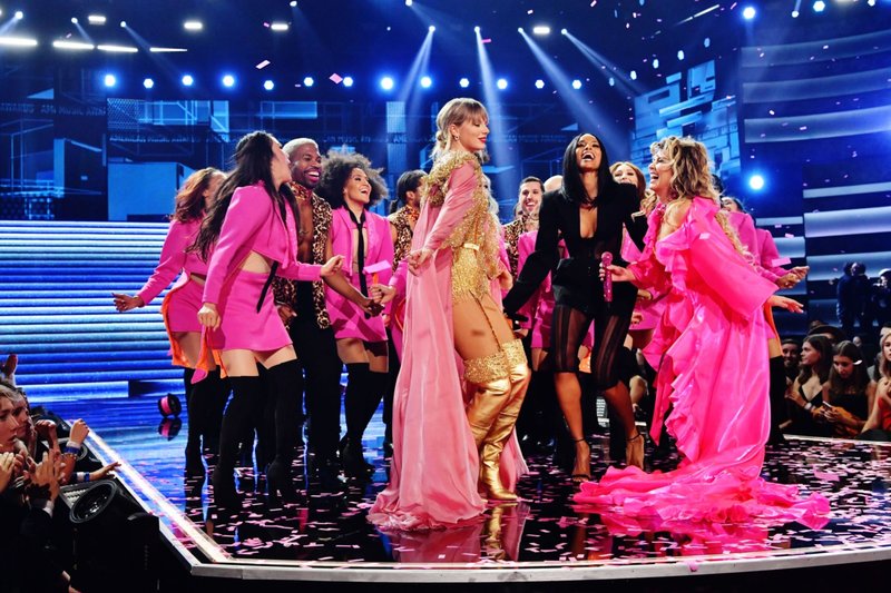 Taylor Swift at 2019 American Music Awards — photo 709
