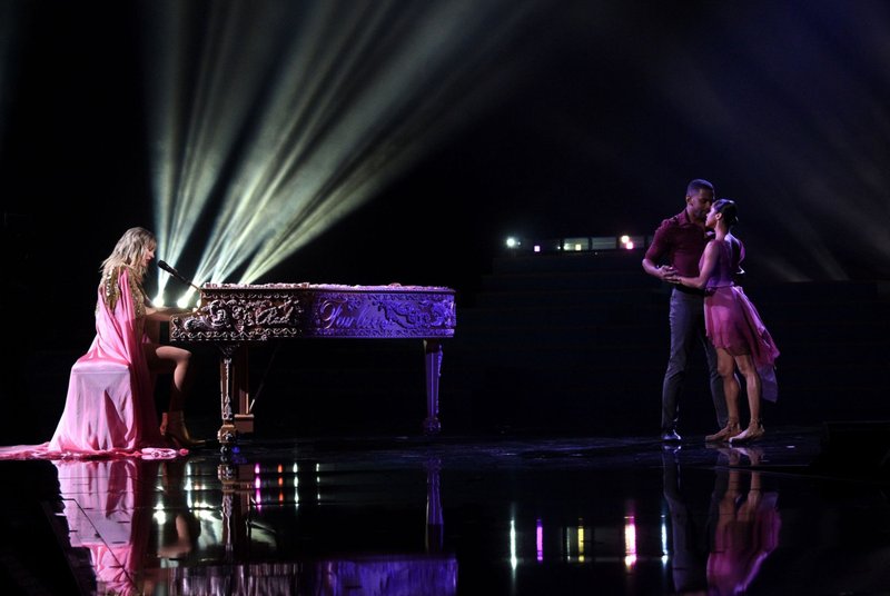 Taylor Swift at 2019 American Music Awards — photo 710