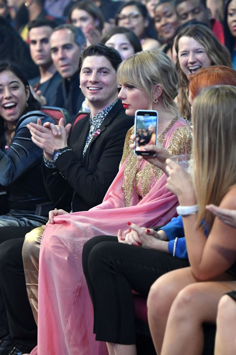 Taylor Swift at 2019 American Music Awards — photo 719