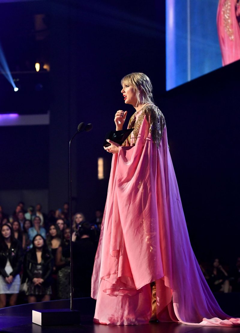 Taylor Swift at 2019 American Music Awards — photo 725
