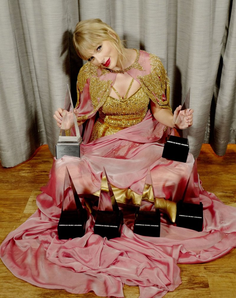 Taylor Swift at 2019 American Music Awards — photo 735