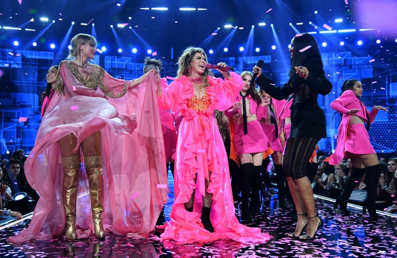 Taylor Swift at 2019 American Music Awards — photo 766
