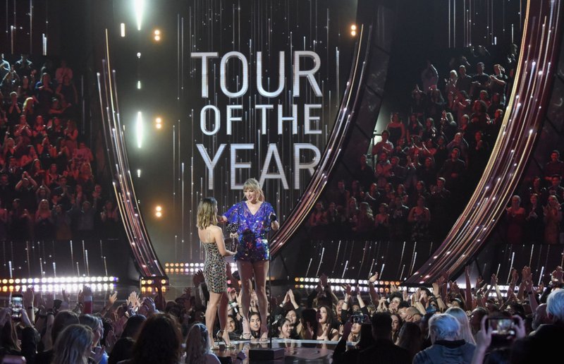 Taylor Swift at 2019 iHeartRadio Music Awards — photo 135