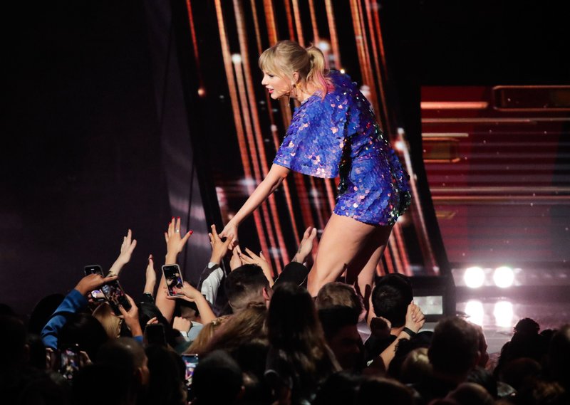 Taylor Swift at 2019 iHeartRadio Music Awards — photo 280