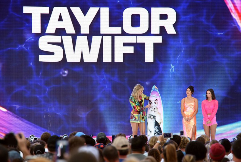 Taylor Swift at 2019 Teen Choice Awards — photo 300