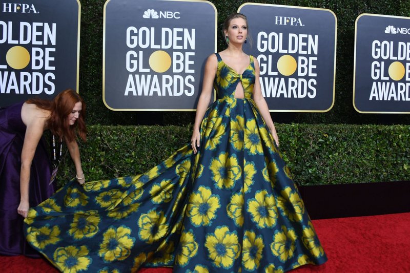 Taylor Swift at 77th Annual Golden Globe Awards — photo 4