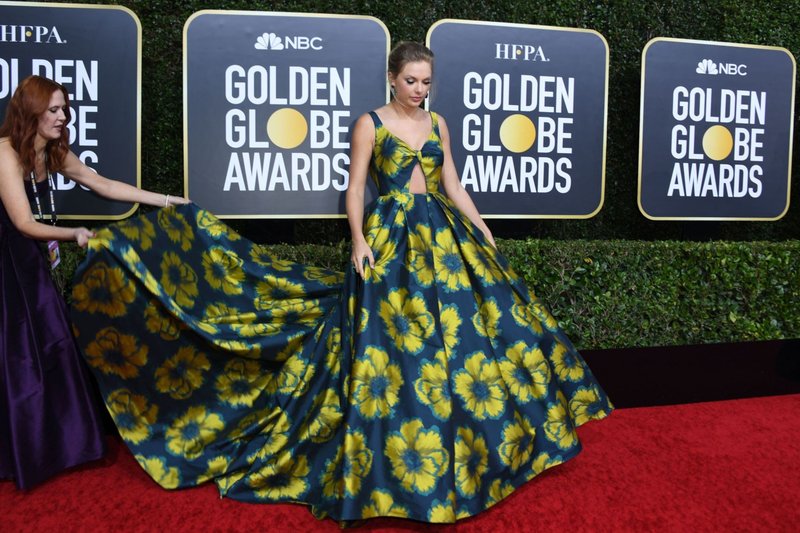 Taylor Swift at 77th Annual Golden Globe Awards — photo 5