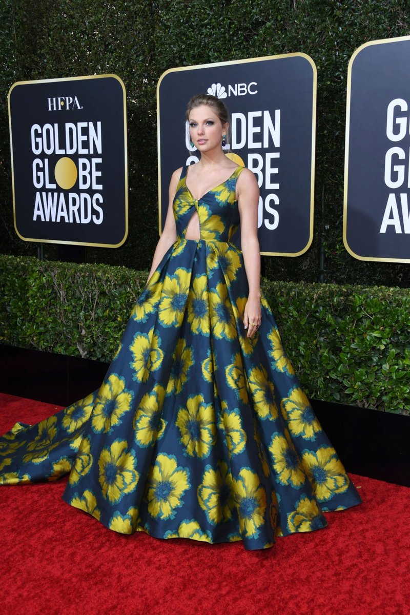 Taylor Swift at 77th Annual Golden Globe Awards — photo 6
