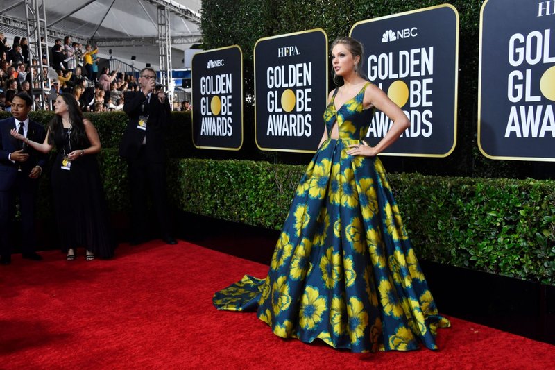 Taylor Swift at 77th Annual Golden Globe Awards — photo 10