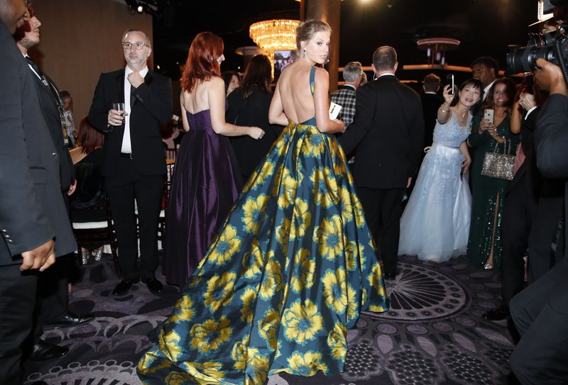 Taylor Swift at 77th Annual Golden Globe Awards — photo 21
