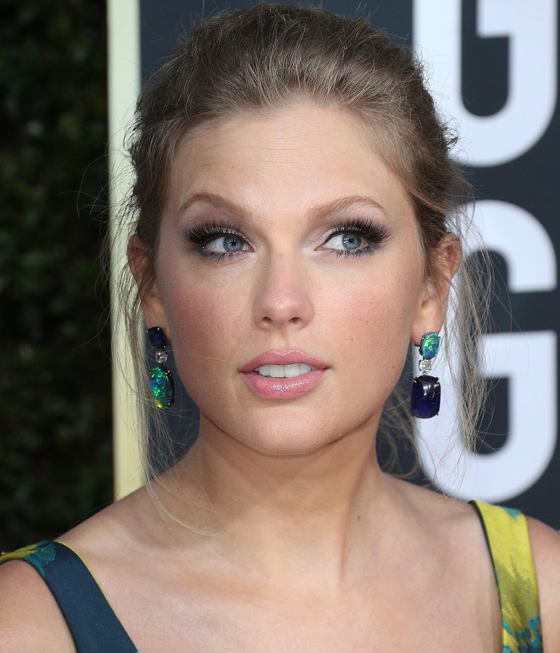 Taylor Swift at 77th Annual Golden Globe Awards — photo 32