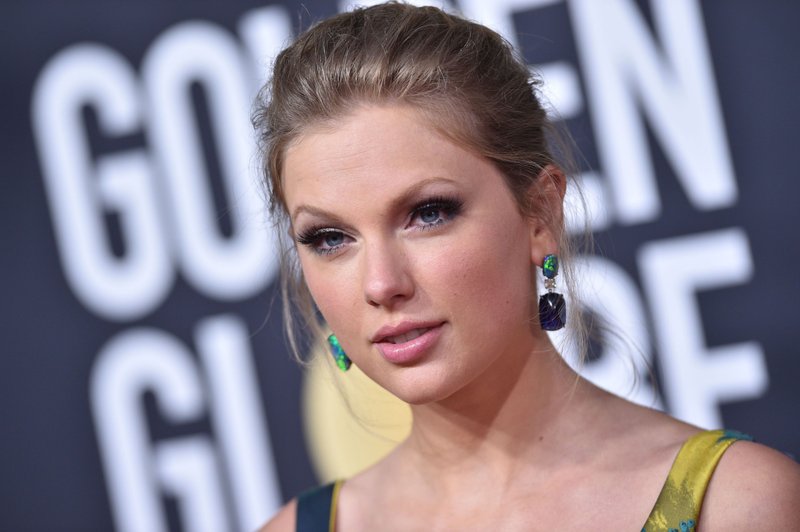 Taylor Swift at 77th Annual Golden Globe Awards — photo 70