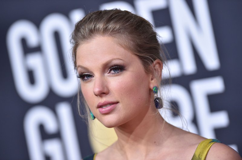 Taylor Swift at 77th Annual Golden Globe Awards — photo 71