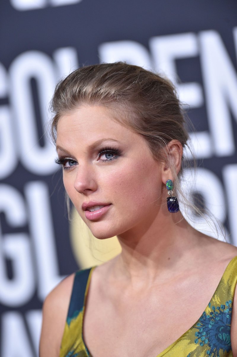 Taylor Swift at 77th Annual Golden Globe Awards — photo 72