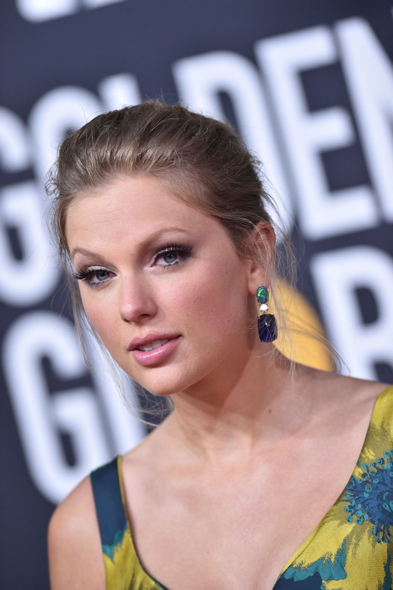 Taylor Swift at 77th Annual Golden Globe Awards — photo 73