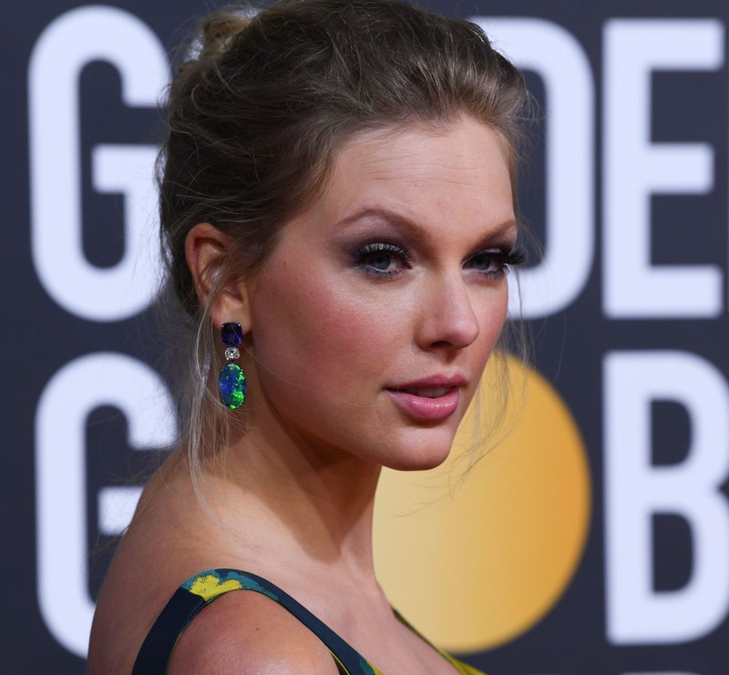 Taylor Swift at 77th Annual Golden Globe Awards — photo 78