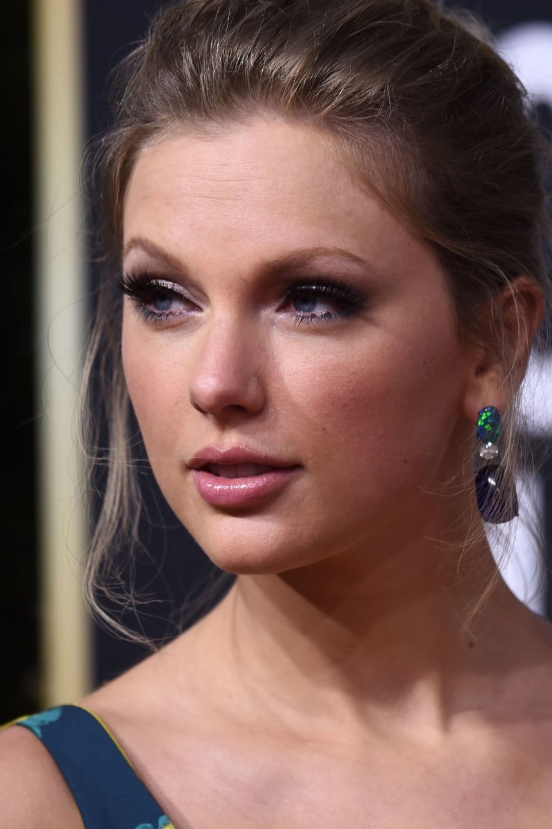 Taylor Swift at 77th Annual Golden Globe Awards — photo 84