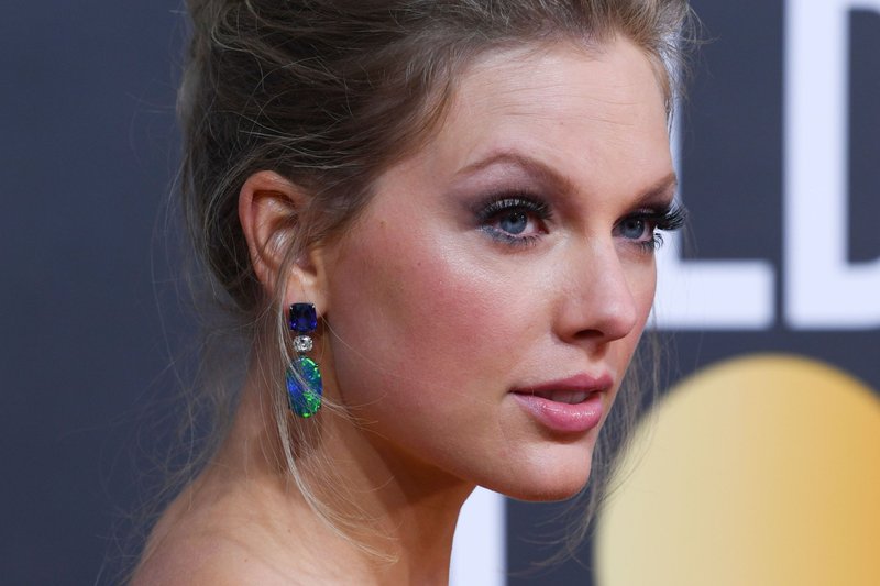 Taylor Swift at 77th Annual Golden Globe Awards — photo 89