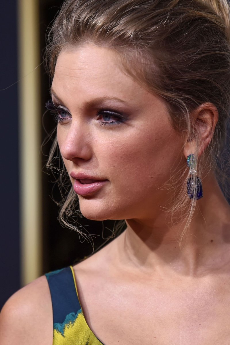 Taylor Swift at 77th Annual Golden Globe Awards — photo 97