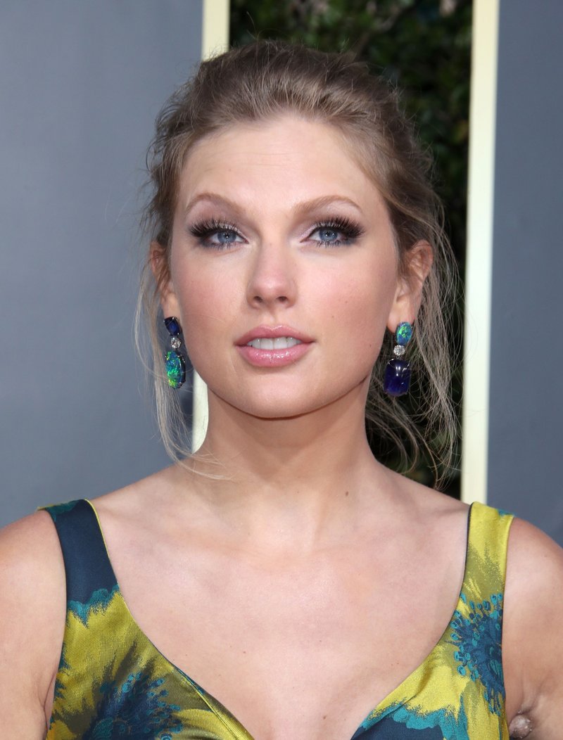 Taylor Swift at 77th Annual Golden Globe Awards — photo 100