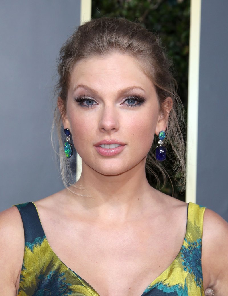 Taylor Swift at 77th Annual Golden Globe Awards — photo 101