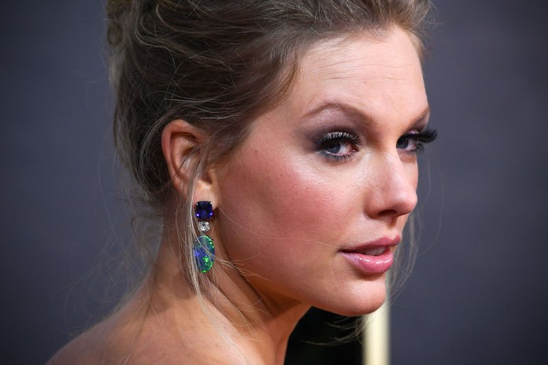 Taylor Swift at 77th Annual Golden Globe Awards — photo 117