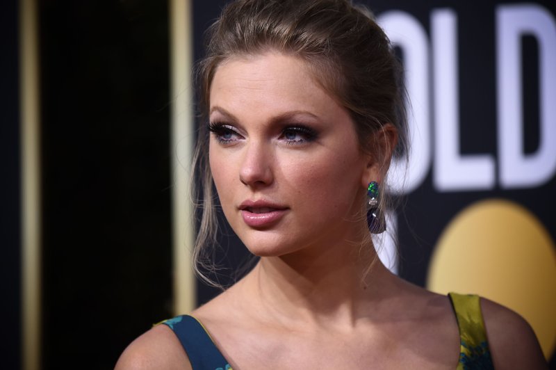 Taylor Swift at 77th Annual Golden Globe Awards — photo 120