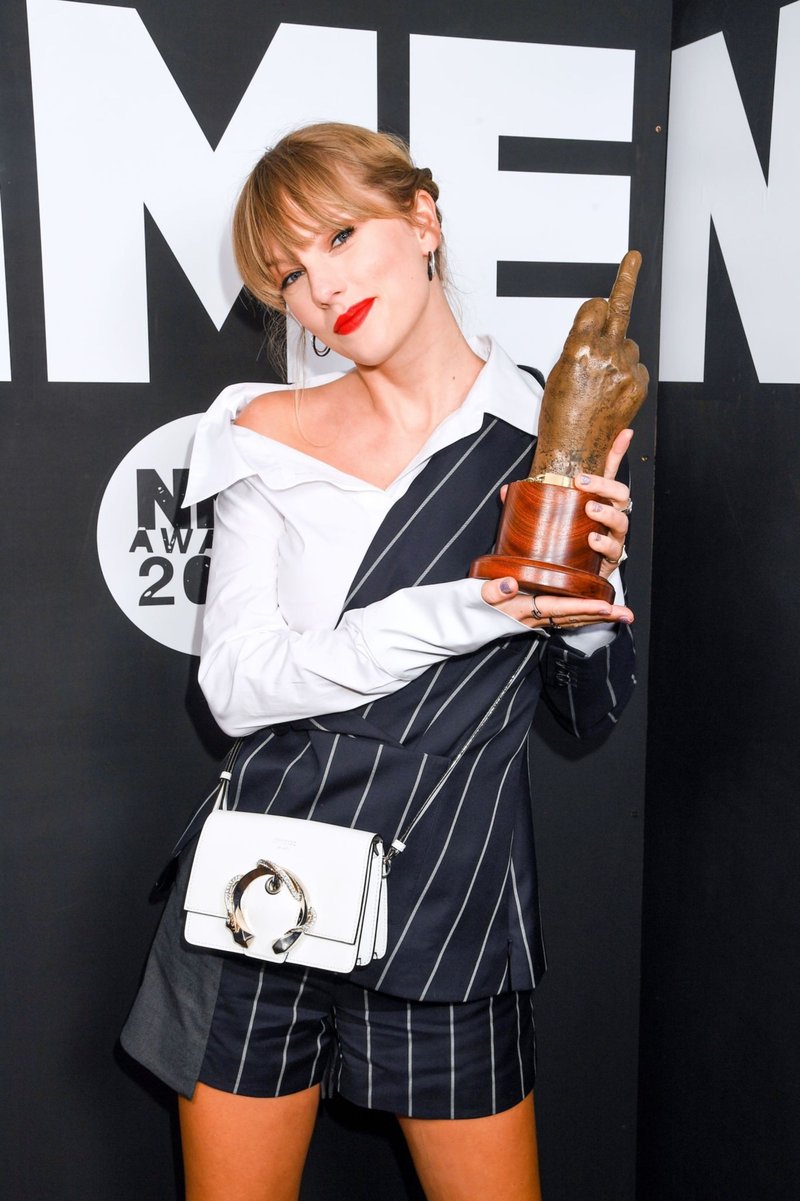 Taylor Swift at NME Awards 2020 — photo 3