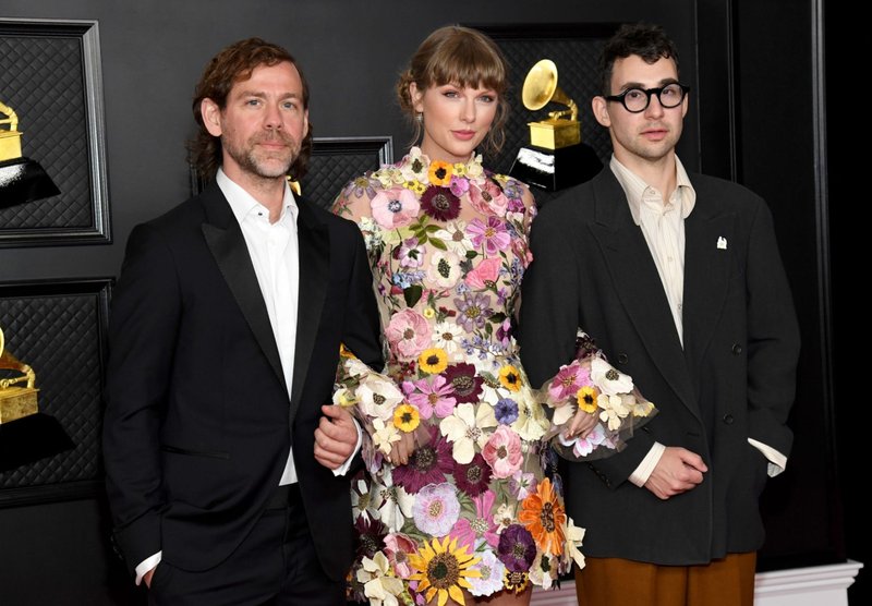 Taylor Swift at 63rd Annual Grammy Awards — photo 6
