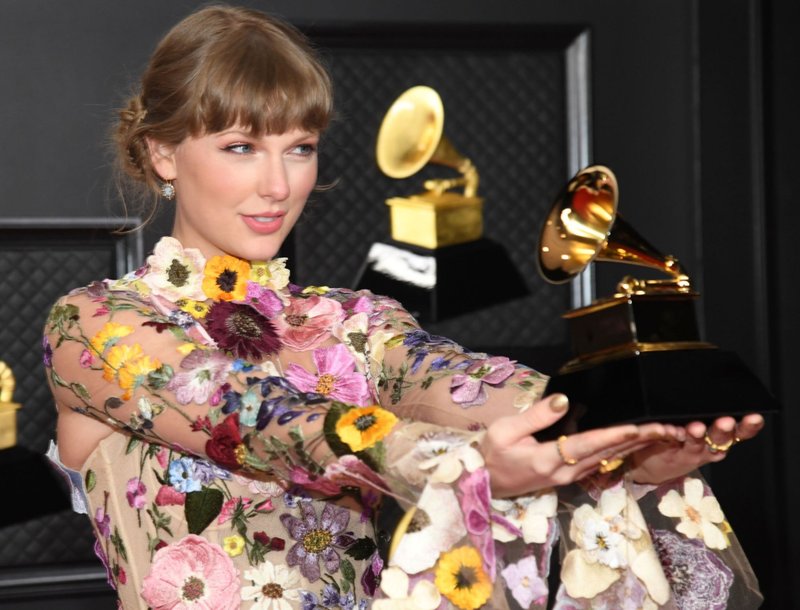 Taylor Swift at 63rd Annual Grammy Awards — photo 77