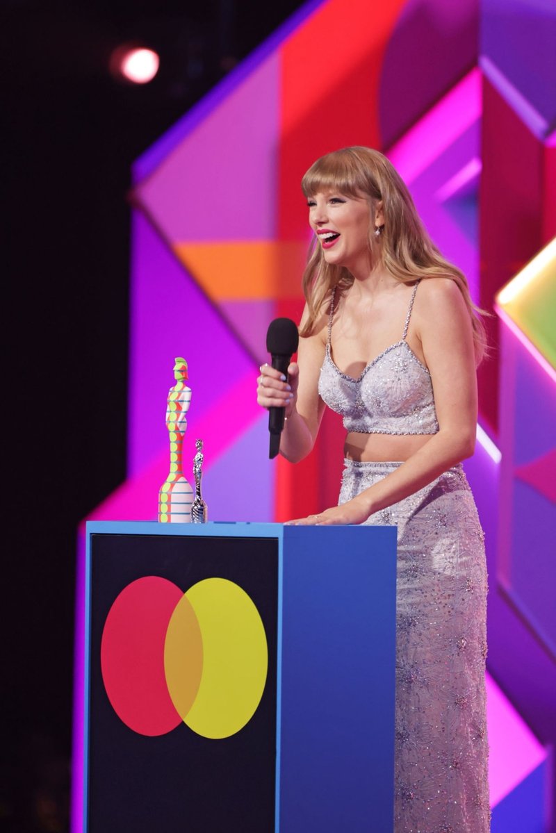 Taylor Swift at The Brit Awards 2021 — photo 6
