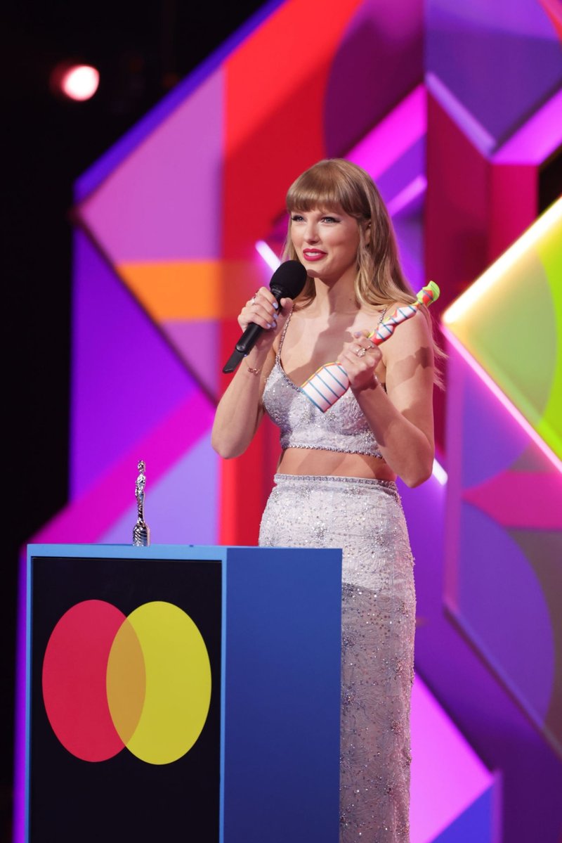 Taylor Swift at The Brit Awards 2021 — photo 9