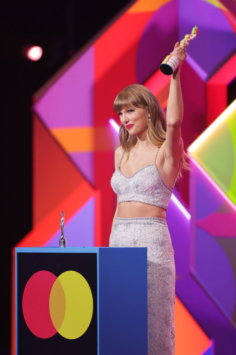 Taylor Swift at The Brit Awards 2021 — photo 16