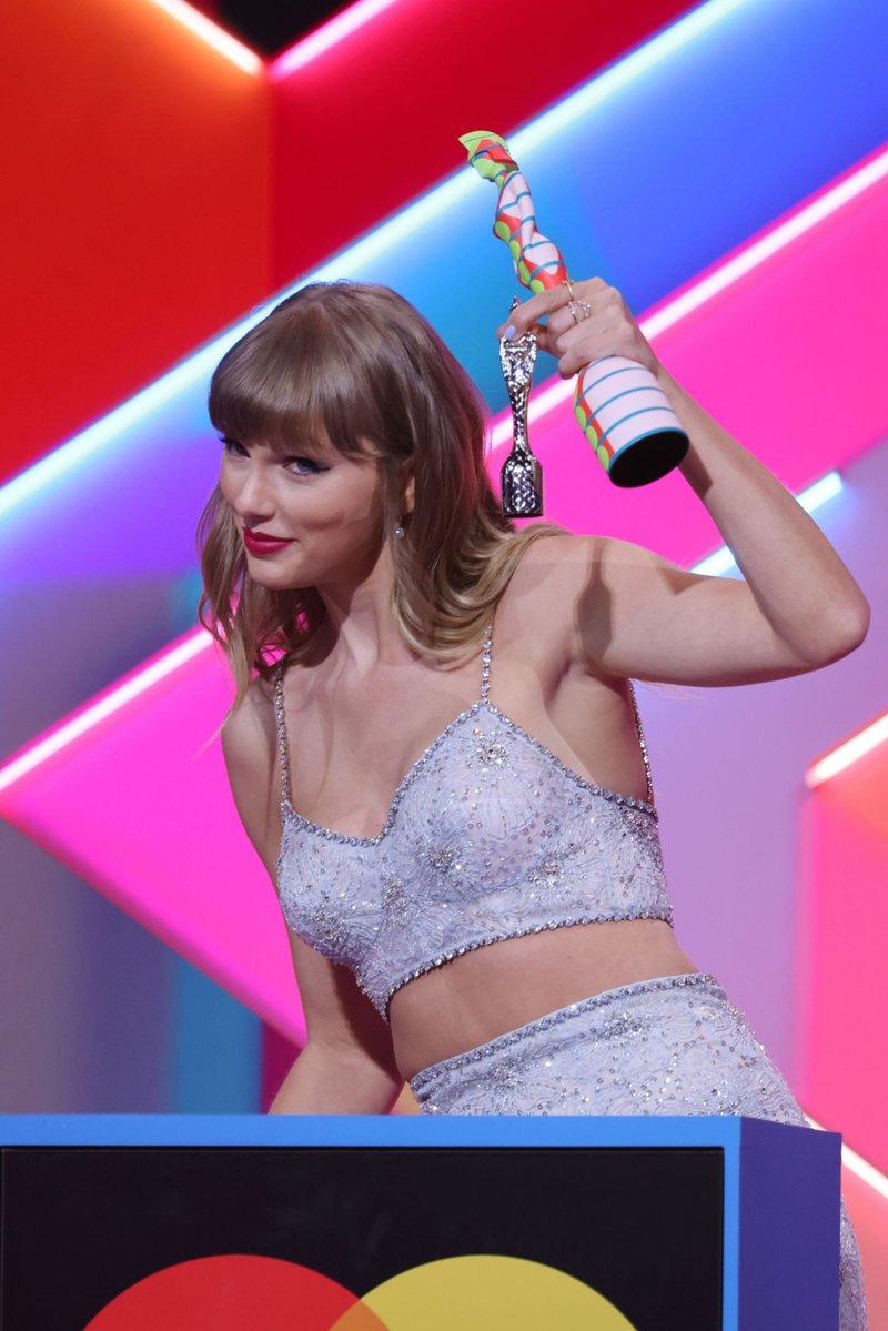 Taylor Swift at The Brit Awards 2021 — photo 19